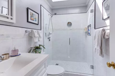 Bath - 125 Long Shadow Pl, Durham, NC 27713 photo 2 of 3