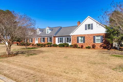 504 W Brocklyn St, Benson, NC 27504
