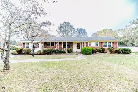 808 N Franklin Dr, Sanford, NC 27330