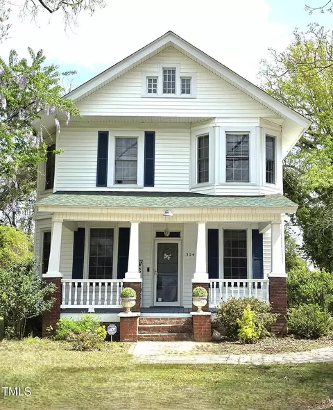 304 N Railroad St, Elm City, NC 27822