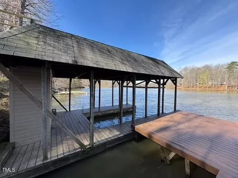 605 Lakeshore Rd, Leasburg, NC 27291