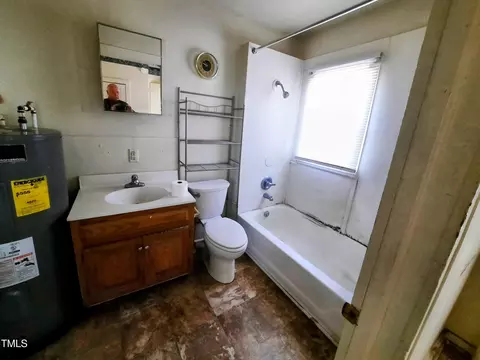 Bath - 1004 Fuller St, Smithfield, NC 27577 photo 1 of 1