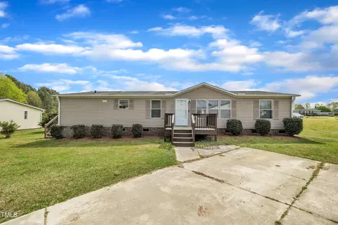 162 E Abbey Ct, Smithfield, NC 27577 photo 3