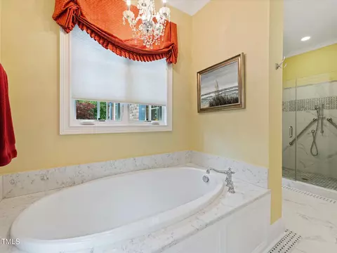 Bath - 21 Kimberly Dr, Durham, NC 27707 photo 3 of 5