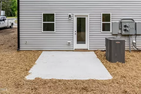 Exterior - 1057 E 1059 E Harnett St, Dunn, NC 28334 photo 17 of 24