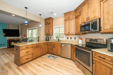 1114 Glenolden Ct, Cary, NC 27513