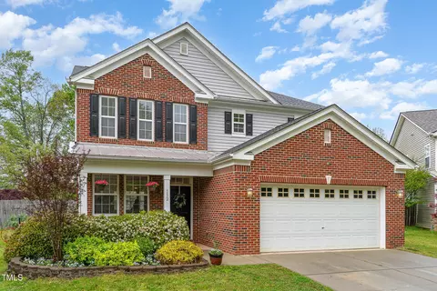 112 Mendells Dr, Holly Springs, NC 27540