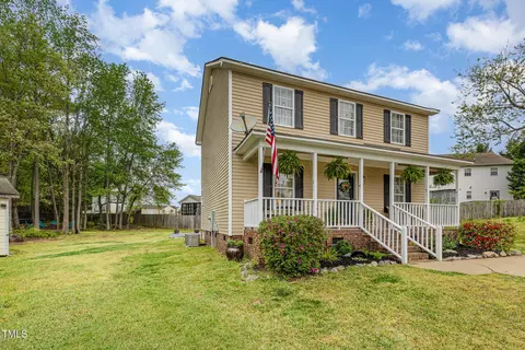 34 Stuart Dr, Benson, NC 27504 photo 2