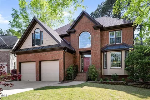 132 Wheatsbury Dr, Cary, NC 27513