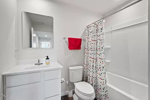 Bath - 1110 Bent Willow Dr, Durham, NC 27704 photo 3 of 4