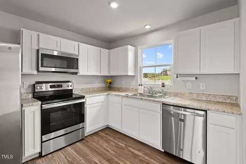Kitchen - 1110 Bent Willow Dr, Durham, NC 27704 photo 2 of 3