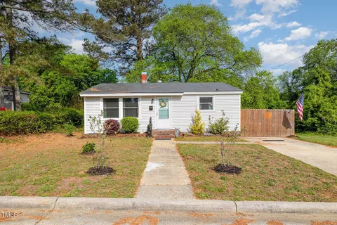 509 N Elm St, Benson, NC 27504