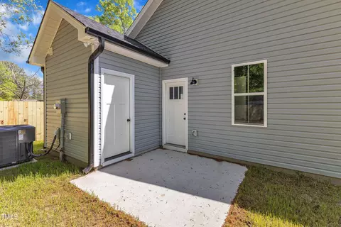 621 Ray St, Selma, NC 27576 photo 8