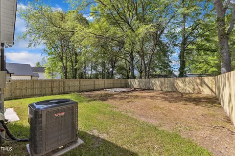 621 Ray St, Selma, NC 27576 photo 4