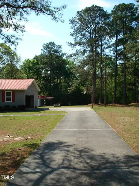 136 Scramble Rd, Erwin, NC 28339 photo 3