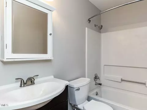 Bath - 116 Old Maple Ln, Durham, NC 27713 photo 3 of 3