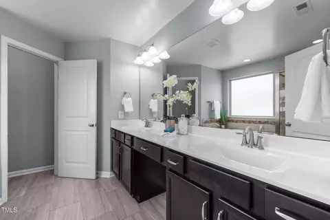 Bath - 1033 Laredo Ln, Durham, NC 27703 photo 2 of 3