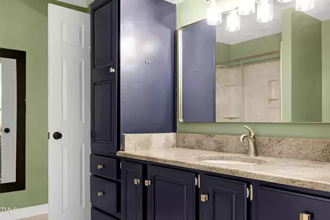 Bath - 831 Healey Ln, Durham, NC 27705 photo 5 of 10