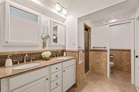 Bath - 7 Dubarry Ct, Durham, NC 27705 photo 3 of 3