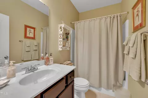 Bath - 412 Airedale Trl, Garner, NC 27529 photo 4 of 5