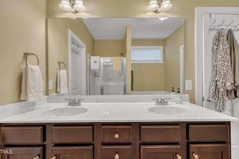 Bath - 412 Airedale Trl, Garner, NC 27529 photo 2 of 5