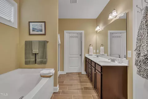 Bath - 412 Airedale Trl, Garner, NC 27529 photo 3 of 5
