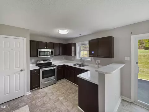 Kitchen - 10 Sandy Bluff Ct, Durham, NC 27703 photo 2 of 2