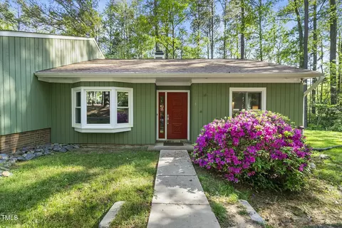 8 Bluebell Ct, Durham, NC 27713