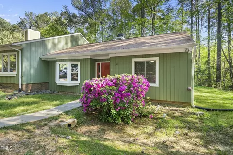 8 Bluebell Ct, Durham, NC 27713 photo 4