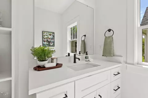 Bath - 2019 James St, Durham, NC 27707 photo 2 of 8