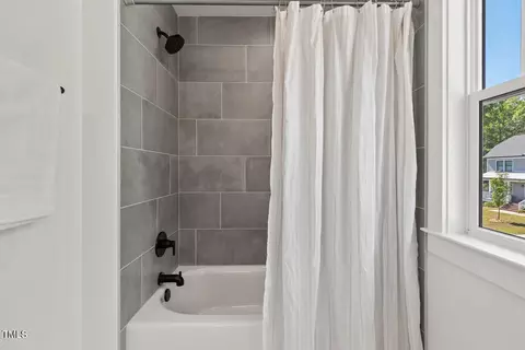 Bath - 2019 James St, Durham, NC 27707 photo 8 of 8