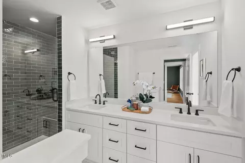 Bath - 2019 James St, Durham, NC 27707 photo 5 of 8