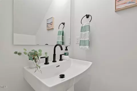 Bath - 2019 James St, Durham, NC 27707 photo 4 of 8
