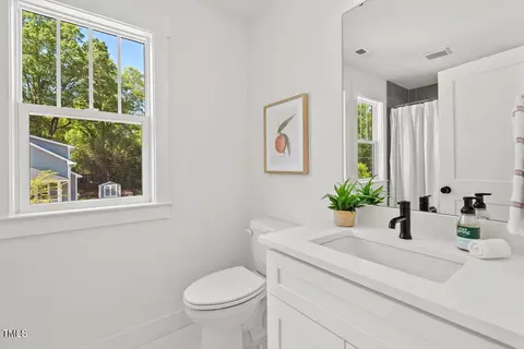 Bath - 2019 James St, Durham, NC 27707 photo 7 of 8