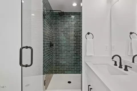 Bath - 2019 James St, Durham, NC 27707 photo 6 of 8