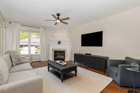 Living - 101 Rustic Pine Ct, Apex, NC 27502 photo 2 of 4