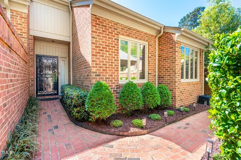 12 Innisfree Dr, Durham, NC 27707