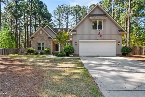 2 Vinson Ln, Pinehurst, NC 28374