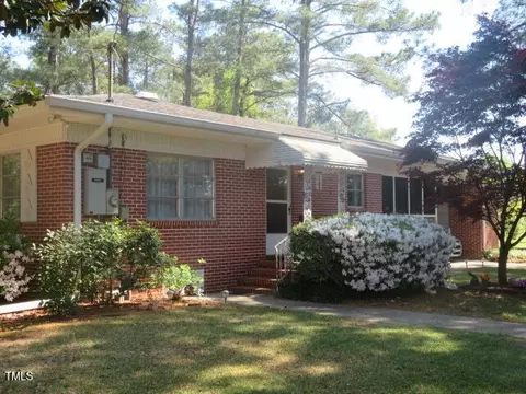 202 E College St, Salemburg, NC 28385