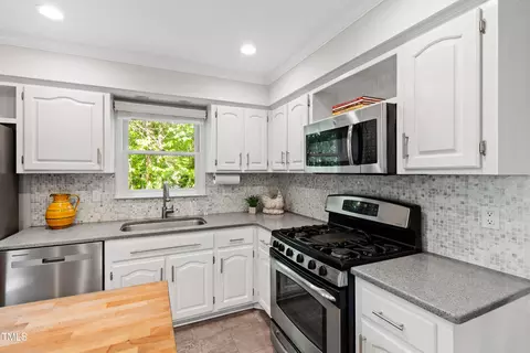 Kitchen - 213 Beechtree Dr, Cary, NC 27513 photo 3 of 6
