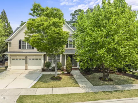 909 Grogans Mill Dr, Cary, NC 27519