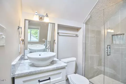 Bath - 918 Orient St, Durham, NC 27701 photo 8 of 8