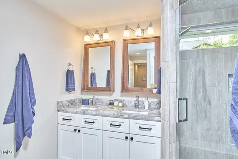 Bath - 918 Orient St, Durham, NC 27701 photo 3 of 8