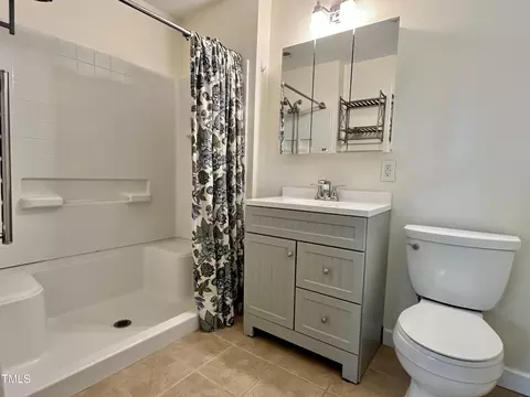 Bath - 1002 Springmill Ct, Apex, NC 27502 photo 2 of 4