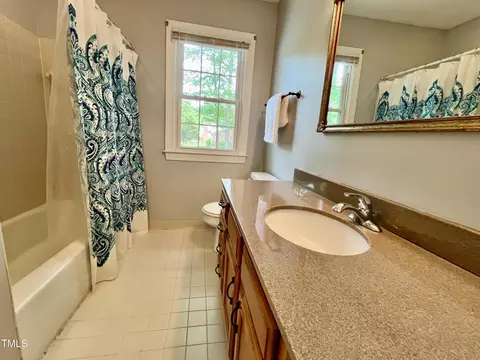 Bath - 1002 Springmill Ct, Apex, NC 27502 photo 4 of 4