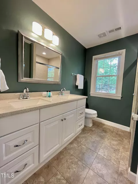 Bath - 1002 Springmill Ct, Apex, NC 27502 photo 3 of 4