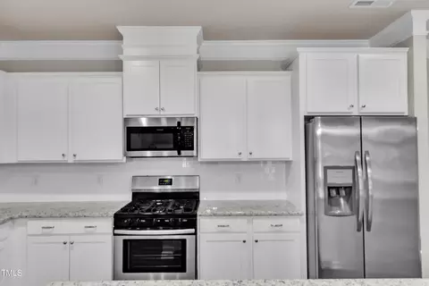 Kitchen - 1230 Wingstem Pl, Raleigh, NC 27607 photo 5 of 6