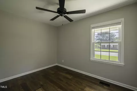 101 Pine St, Dunn, NC 28334 photo 8
