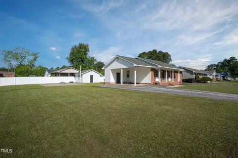 101 Pine St, Dunn, NC 28334 photo 2
