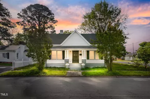 302 N Sumner St, Selma, NC 27576
